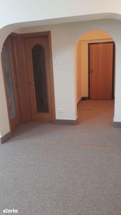 Apartament cu 4 camere de vânzare în zona P-ta Unirii