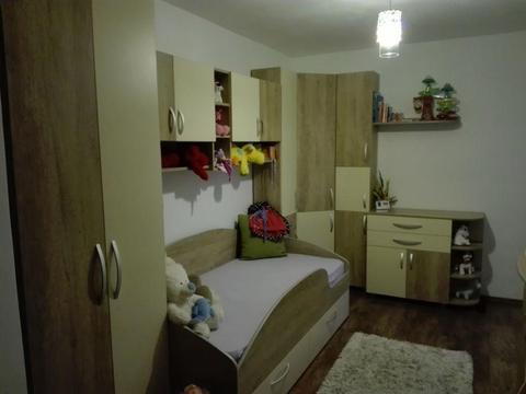 Apartament 3 camere de vanzare