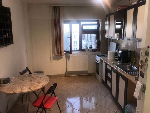 Închiriez apartament