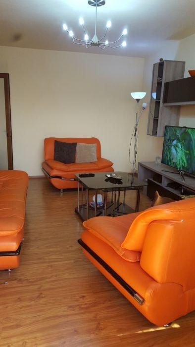 Apartament cu trei camere, renovat, decomandat, traversant