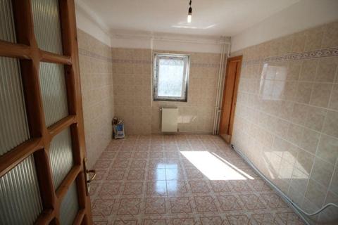 Apartament -3 camere decomandat, etaj 2, Nord