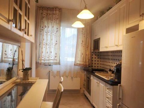 Apartament decomandat situat in Astra-Ciucas,renovat-mobilat si utilat