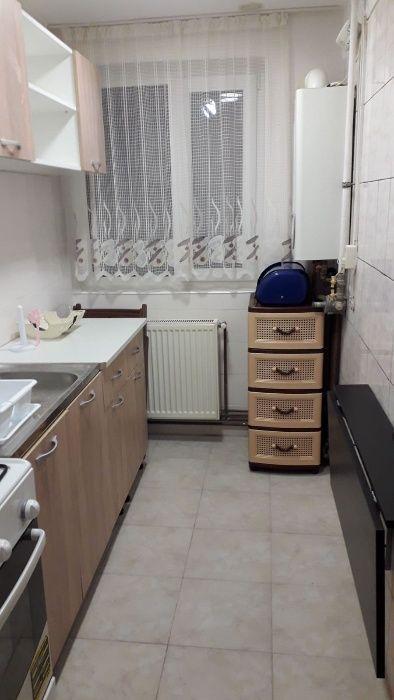 Inchiriez apartament 2 camere Micro 5