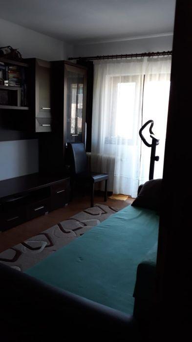 Inchiriez apartament cu 2 camere, decomandat, zona centrala