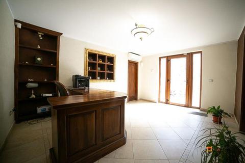Spatiu cochet (stradal)pe Str Vasile Milea