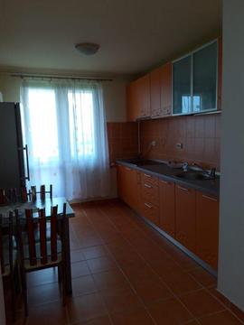 Inchiriez apartement 2 camere cu loc de parcare zona Real