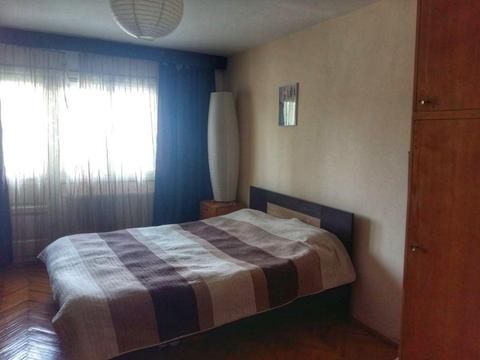 Închiriez apartament cu trei camere lângă Iulius Mall