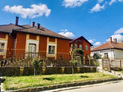 Vând casa lângă spital