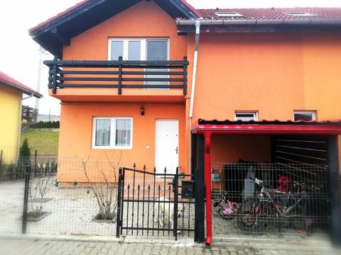 Vand casa in vila tip duplex, in Cartierul rezidential Ana, Șura Mare