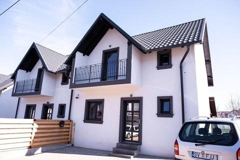 Vând case tip duplex la cheie