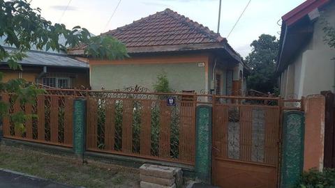 Casa si teren aferent in , str Fratii Golesti nr 98bis