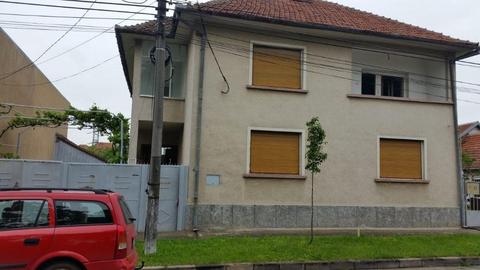 Vand casa in , zona Fratelia