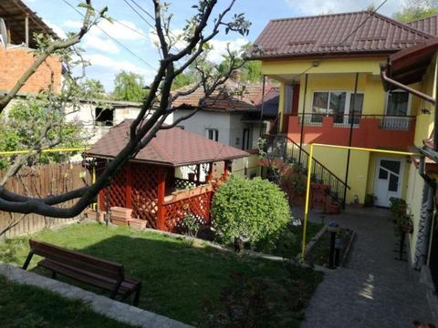 Vila Rm. (str. Inatesti)- ideala ptr 2 familii