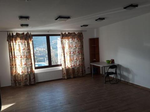 CASA PARTER strada Dambului, nr 42 - V.Jelnei / schimb apt.+ diferenta