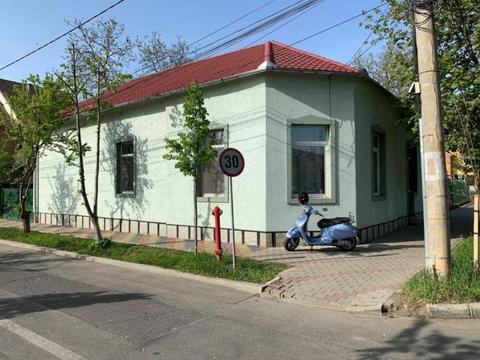 Casa in zona Centrala( peste linie ) cu teren de 7,5 ari