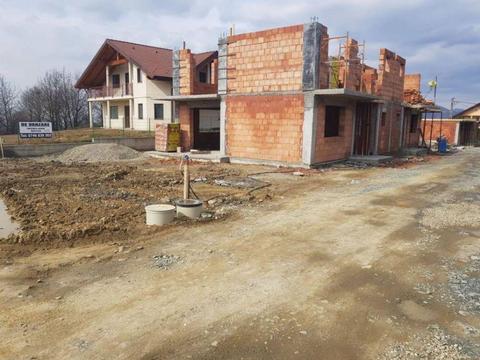 72.000 Euro! Jumatate duplex, 125 mp utili, Zona Castel Transilvania