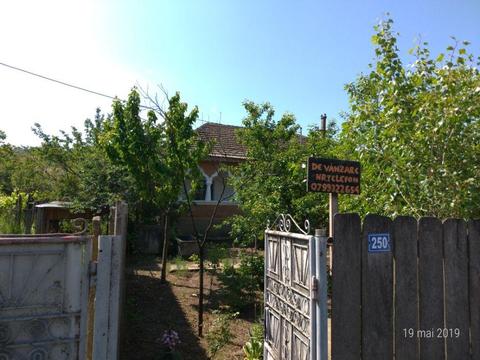 Casa corlatel si teren peste drum