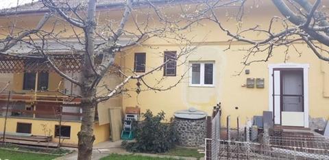 Casa singur in curte de vanzare, Targu  zona Piata Armatei