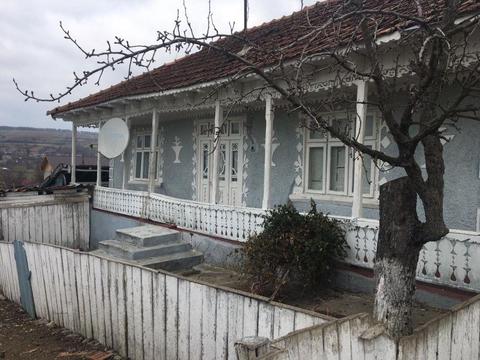 Casa și teren de vânzare sat