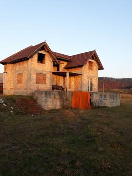 Casa (cabana) de vacanta pe malul Buzaului peisaj deosebit. Oferta