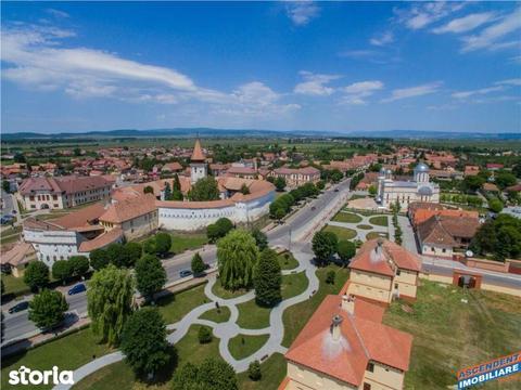 FILM! Teren intravilan, zona cu distinctia internationala, de 3 stele