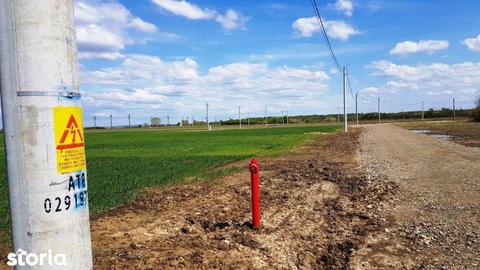 Teren intre Bucovat si , utilitati in fata parcelei