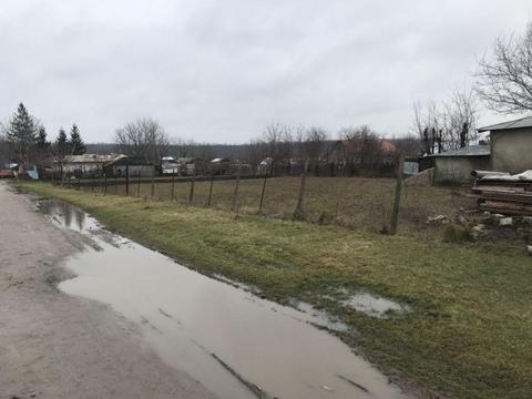 Teren de vânzare in centru comunei