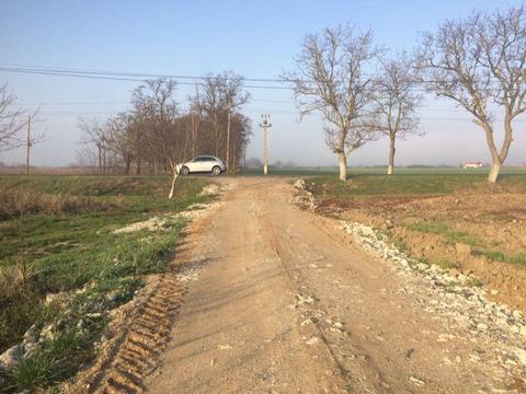 Teren intravilan 10 arii, 50 m front, utilitati