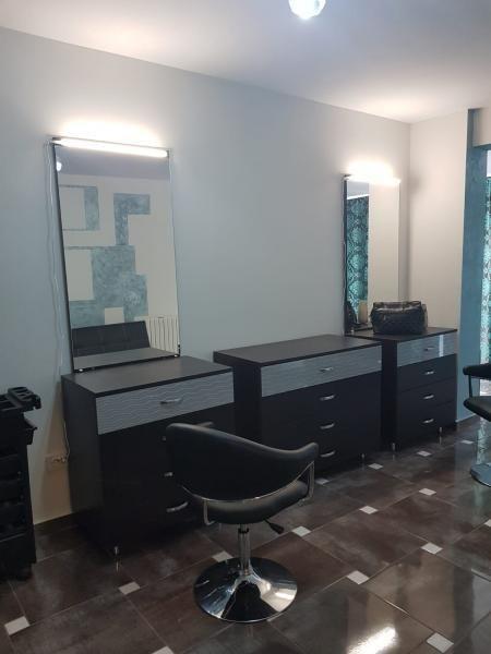 Inchiriez spatiu comercial Cosmetica + Frizerie