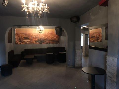 Închiriez doua spații comerciale in comuna Cerat,Dj!