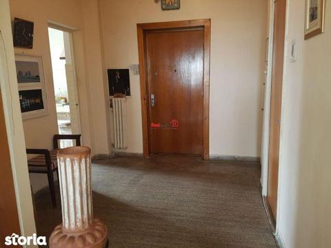 Apartament 3 camere, et.3 foste proprietati Cetate