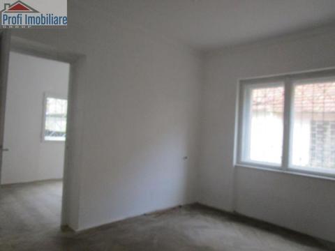 Vand apartament 2 camere, Bulevardu Revolutiei