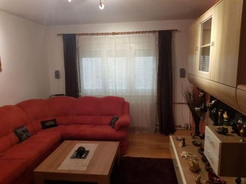 Vand apartament 2 camere Intim