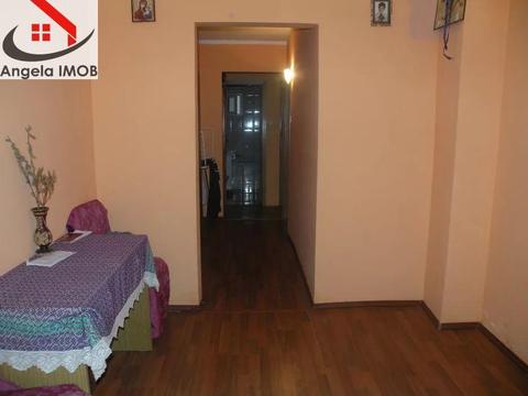 Apartament 3 camere et 1 zona Bradet