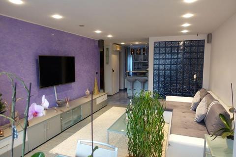 Vind apartament 2 camere lux in Tipografilor