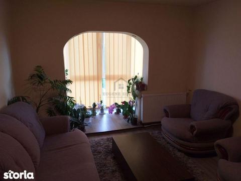 Apartament cu 3 camere, in zona Lipovei