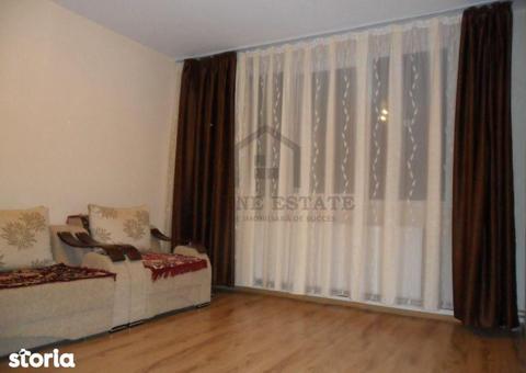 Apartament 4 camere în zona Pacii