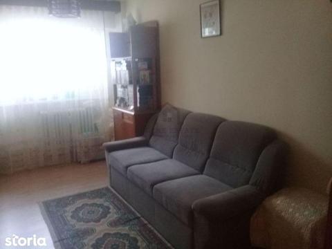 Apartament spatios cu 4 camere - Pacii