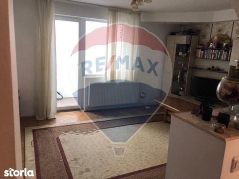 Apartament cu 3 camere de vânzare în zona Central