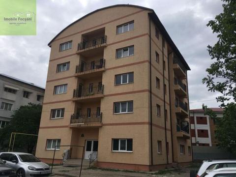 Apartament 2 camere-et 2/4-zona Gara-Bloc Nou