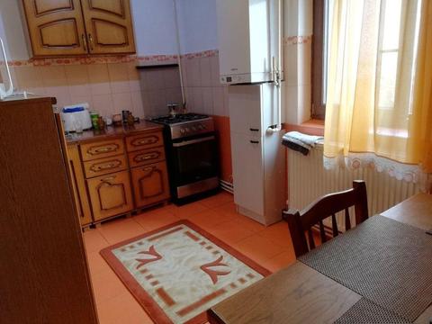 Inchiriez apartament