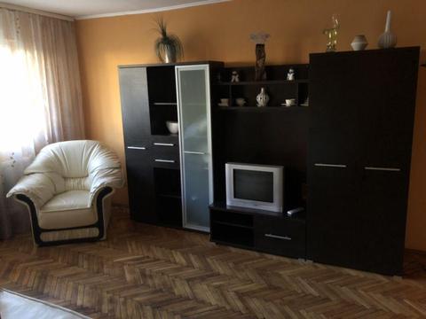 Apartament 3 camere (zona Unic) de închiriat