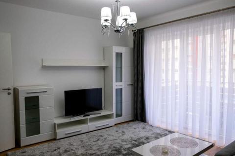 INCHIRIEZ apartament 3 camere,recent renovat,zona Mihai Viteazul