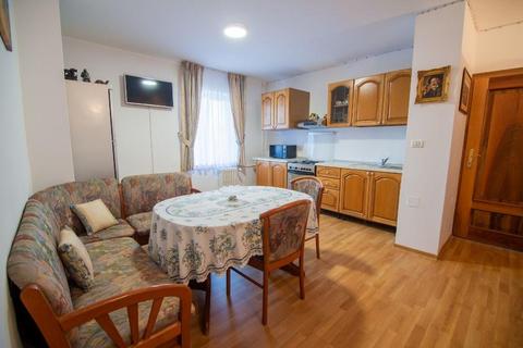 Inchiriez apartament 2 camere+living cu bucatarie, 67 m2, Dragos Voda