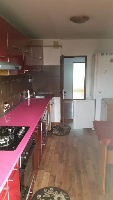 Închiriez apartament 3 camere