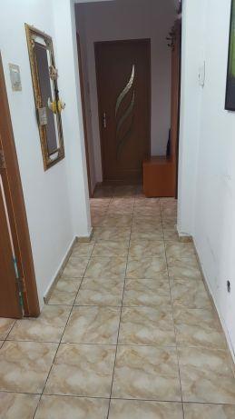 Vând apartament 2 camere, decomandat, mobilat și utilat, zonă centrală