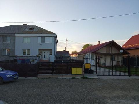 Vând casă tip duplex