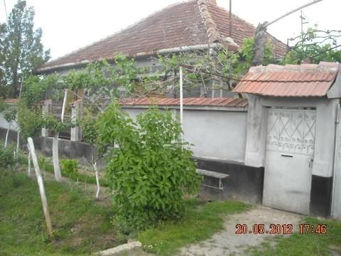 Casa de locuit pt. 2 familii in localitatea , comuna Tinca