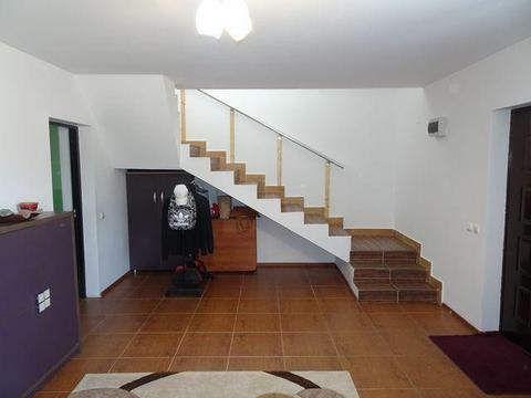 Vila 5 camere, in duplex, zona Mitica Apostol
