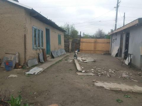 Vand loc de casa